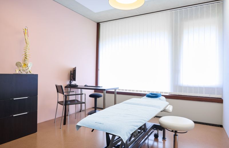Behandlungszimmer für die Schwindeltherapie bei Physioline Forch